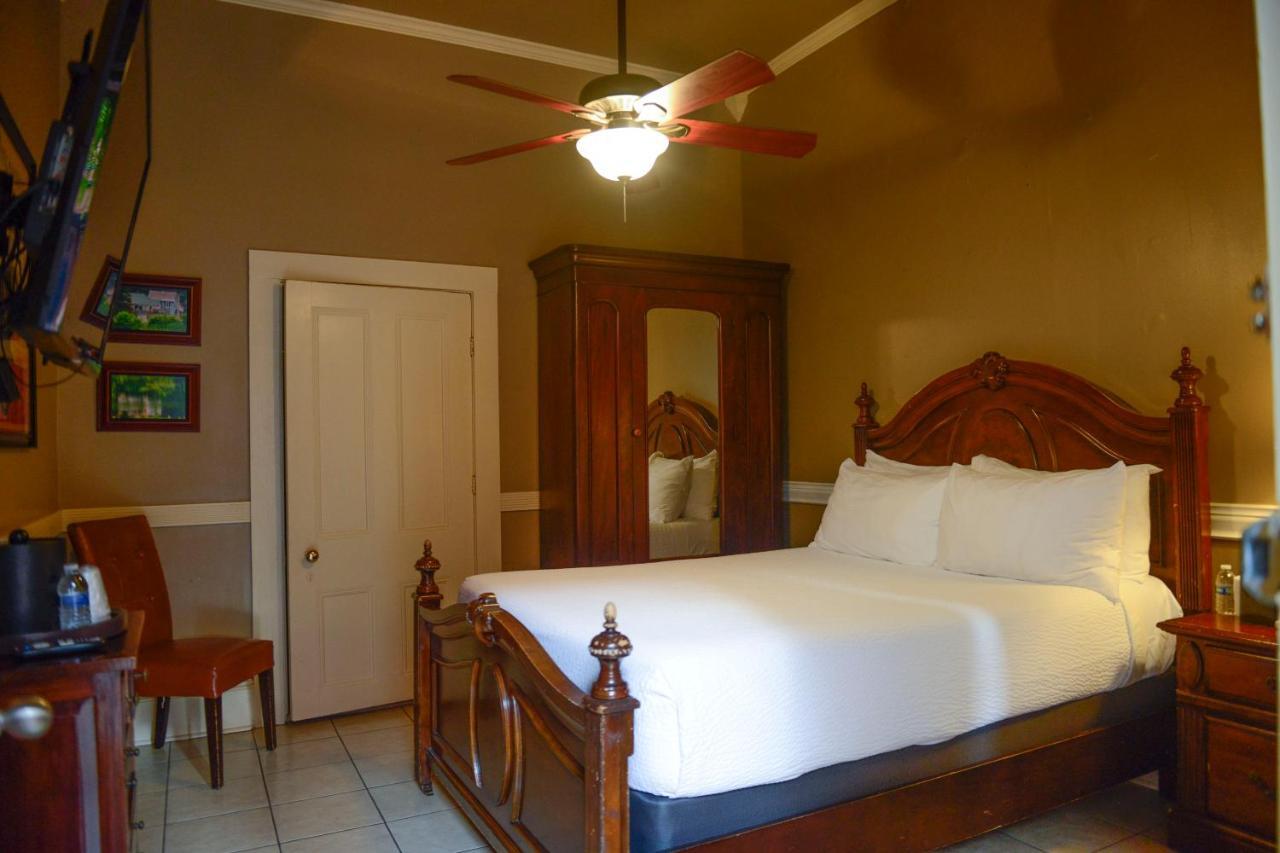 Frenchmen Hotel New Orleans Bagian luar foto